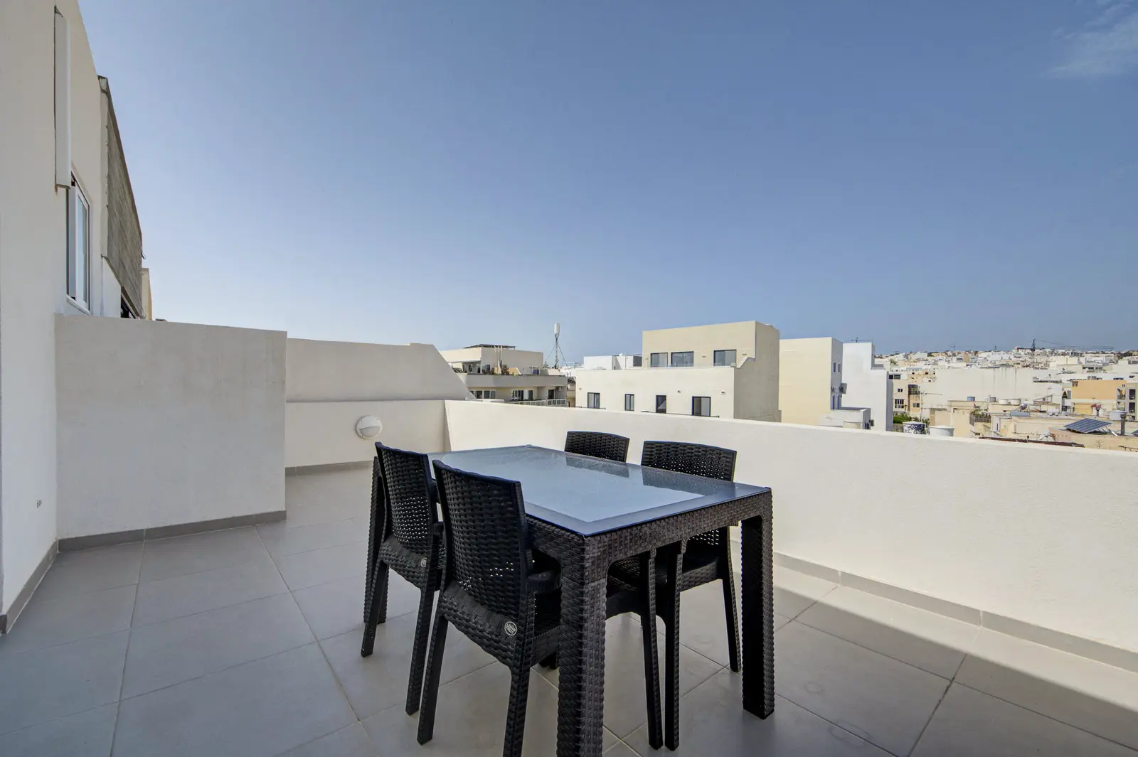 Terrace Front Corner Table