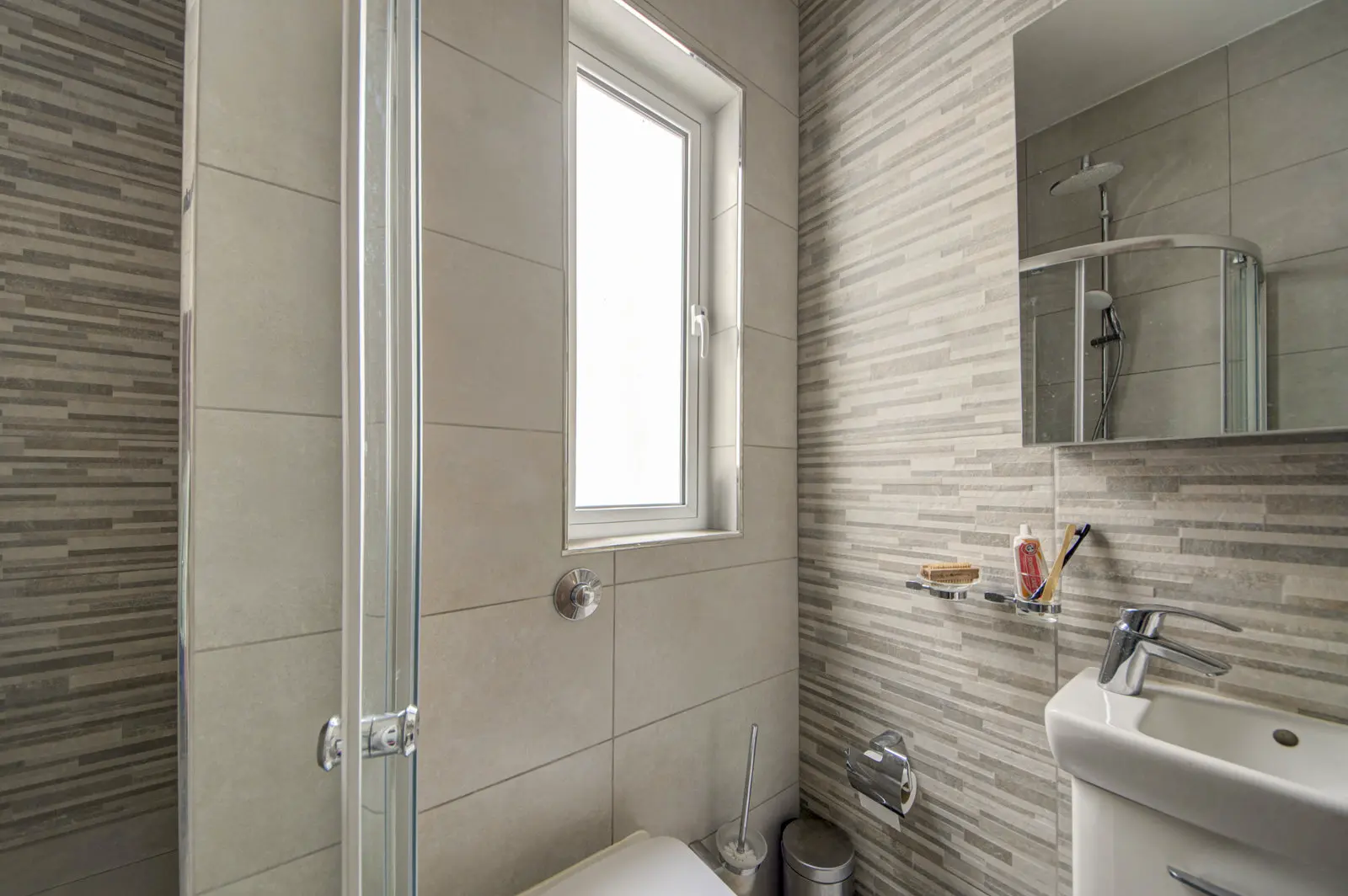 Master Ensuite Shower Vanity