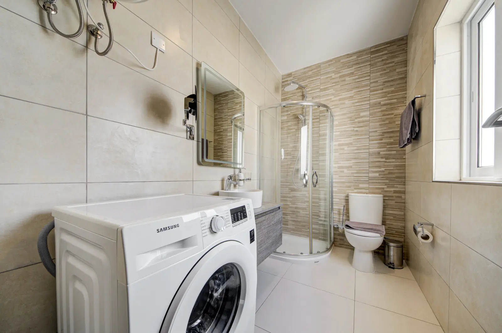 Main Bathroom Washer Shower